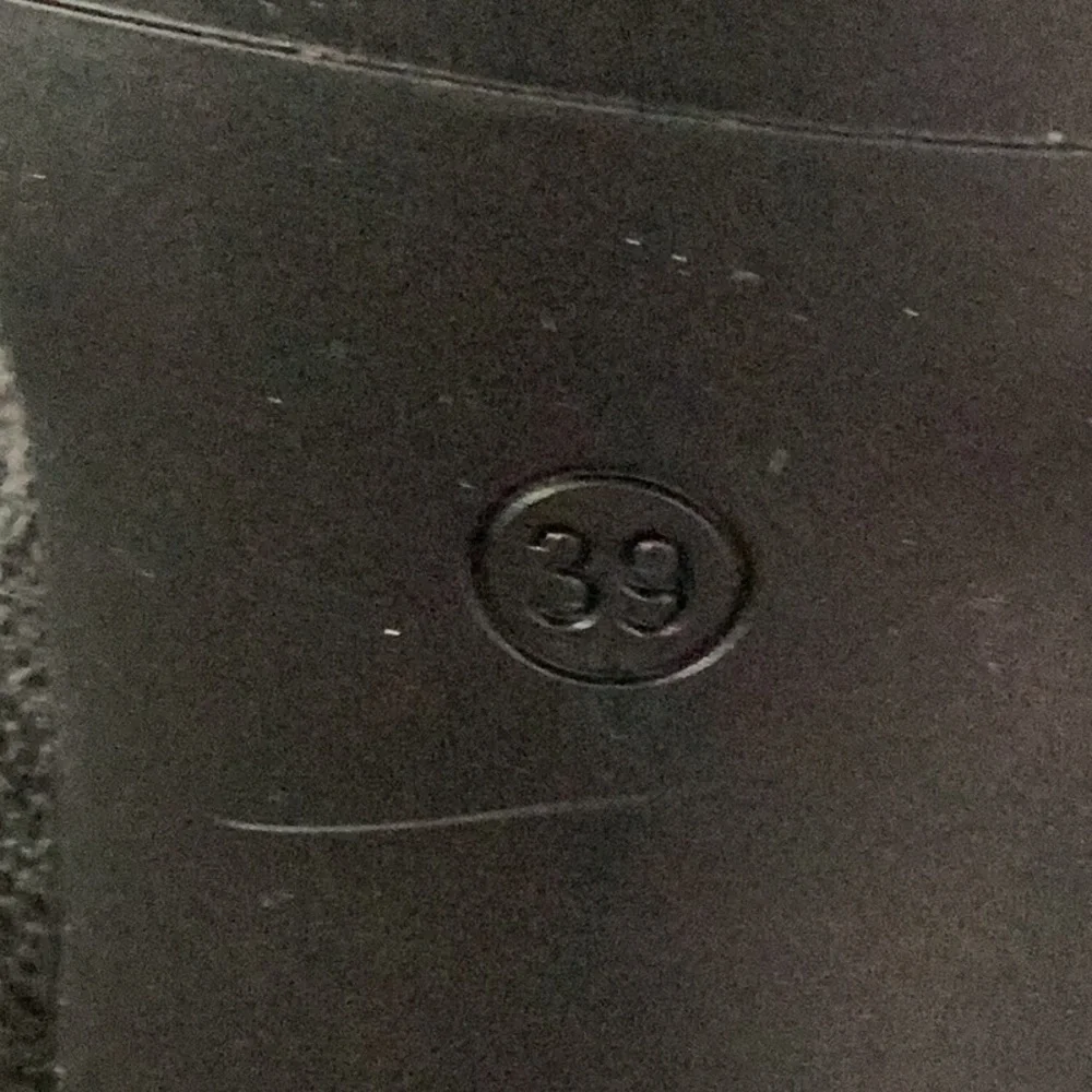 crinkle point heels worn once  fits like 8 plt